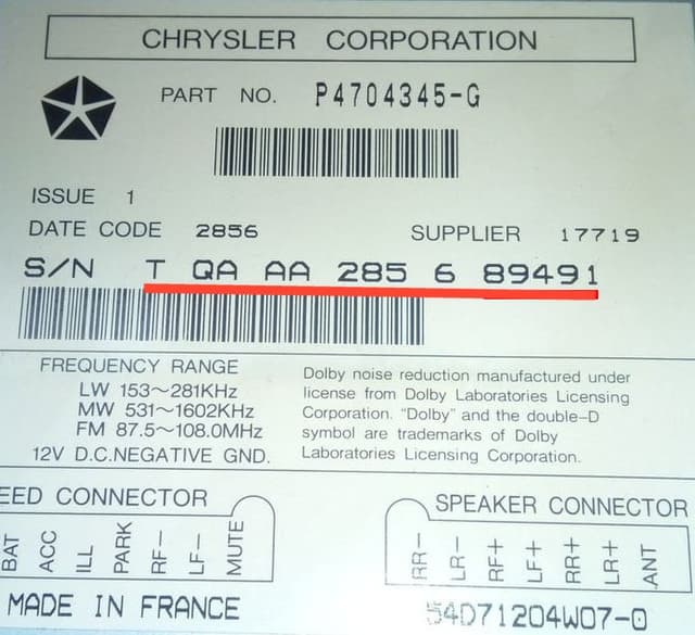 Chrysler magnetolos etiketė ir serijos numerio pavyzdys 2