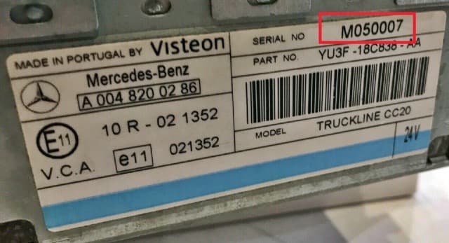Mercedes-Benz magnetolos etiketė ir serijos numerio pavyzdys 6