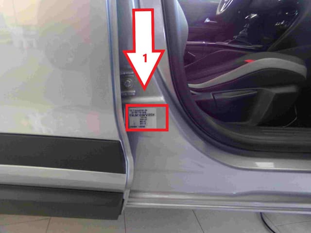 Renault magnetolos etiketė ir serijos numerio pavyzdys 6